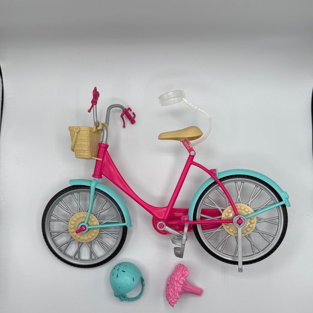 Four Barbie Play-sets with Accessories - Picture 8 of 10